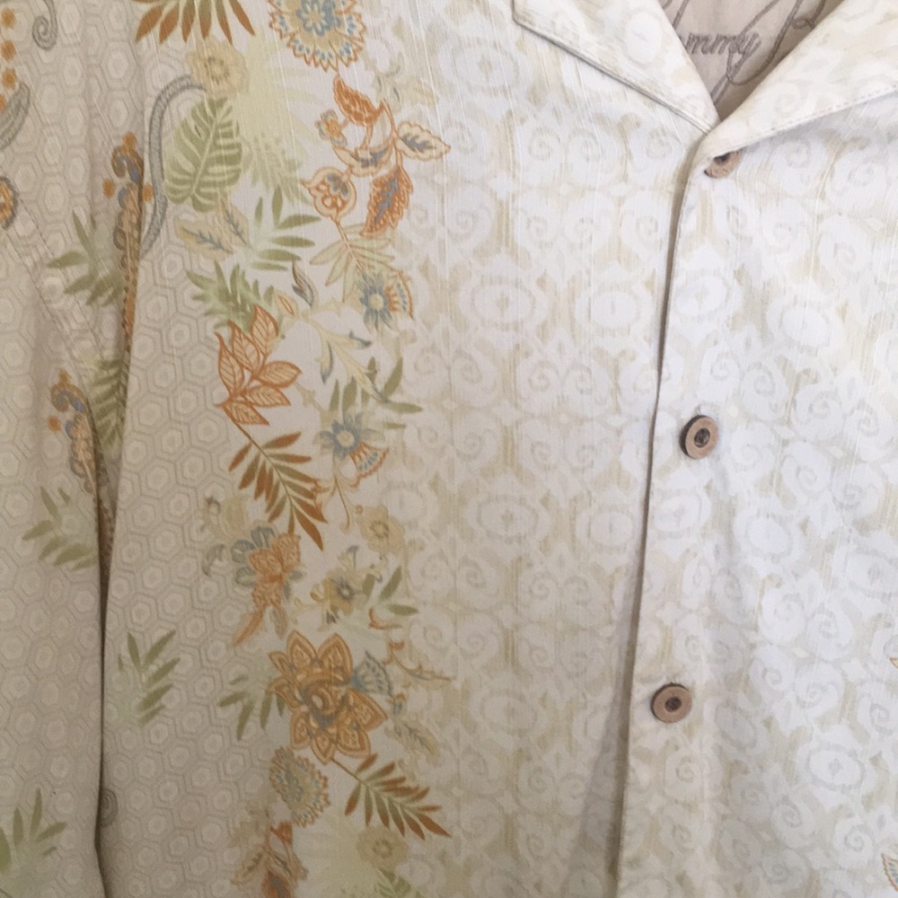 Tommy Bahama mans Button up shirt.